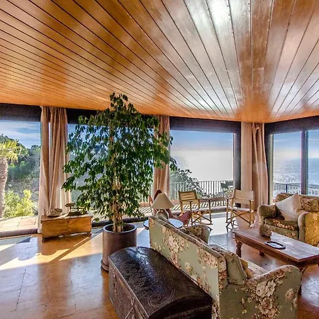 Villa Maximo Villa *