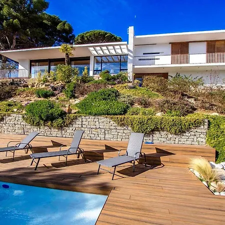 Villa Maximo
